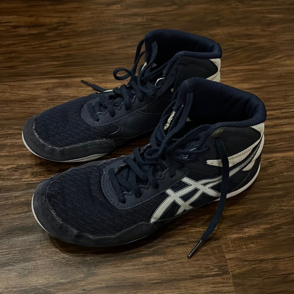 Asics Wrestling Shoes Size 5